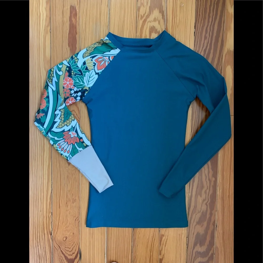 Seea Women’s Rashguard - Picture 6 of 10